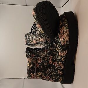 Rocket Dog Floral Print Boots (Size 7.5)